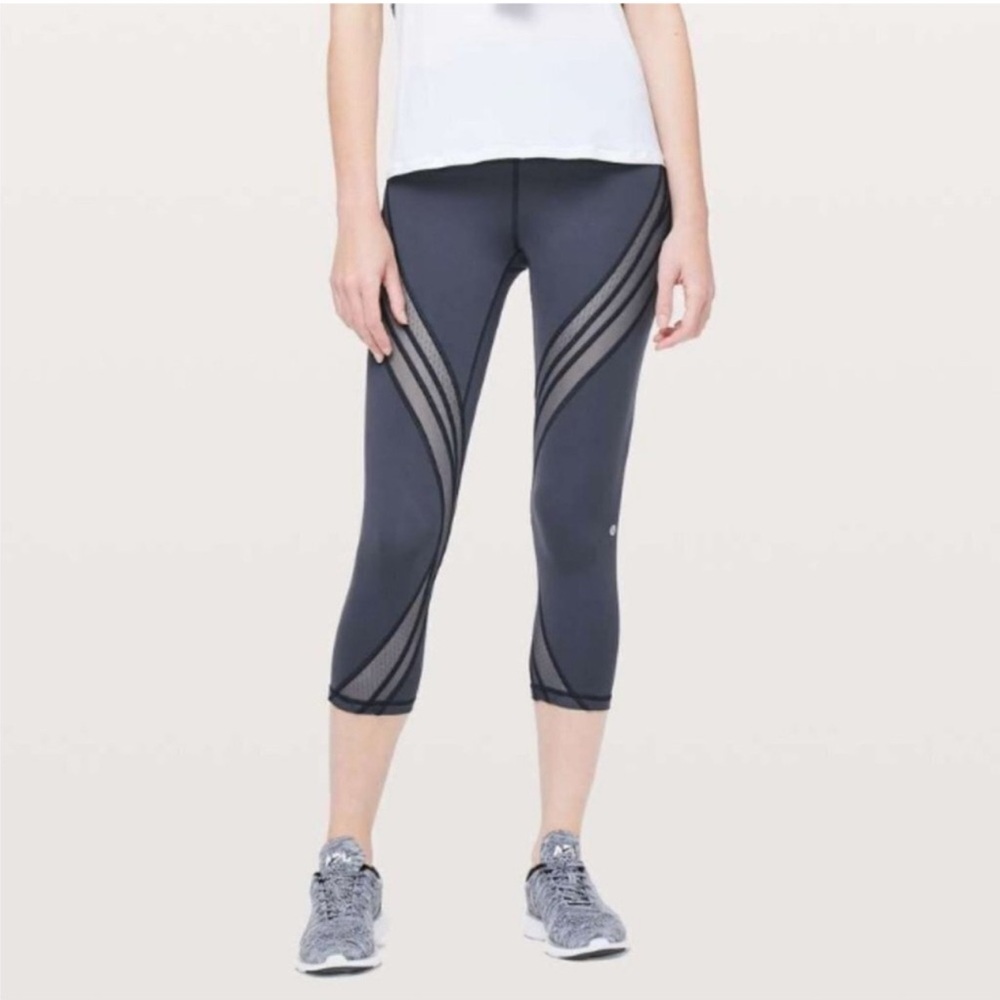 Lululemon Never Still Crop *21"
Cadet Blue Size 6